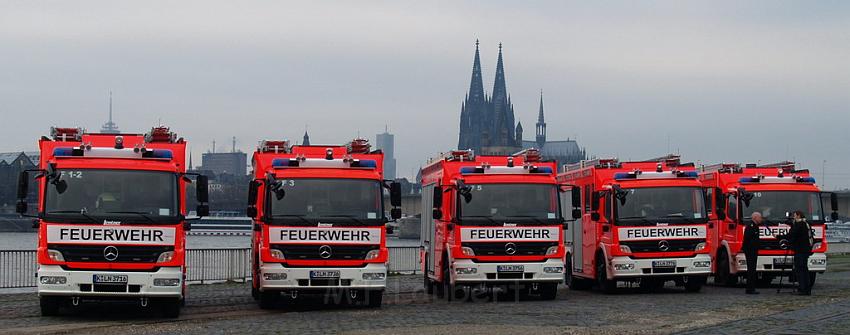 Neue LF`s fuer Koeln Uebergabe in Koeln Deutz an den Wachen  P052.JPG
